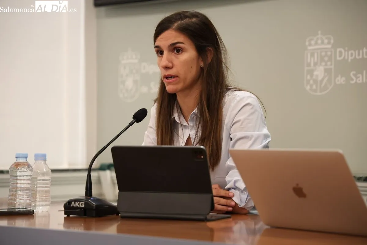 El portavoz del Grupo Socialista en Fernando Rubio y la diputada Miryam Tobal, en la rueda de prensa de este viernes. Foto de David Sañudo