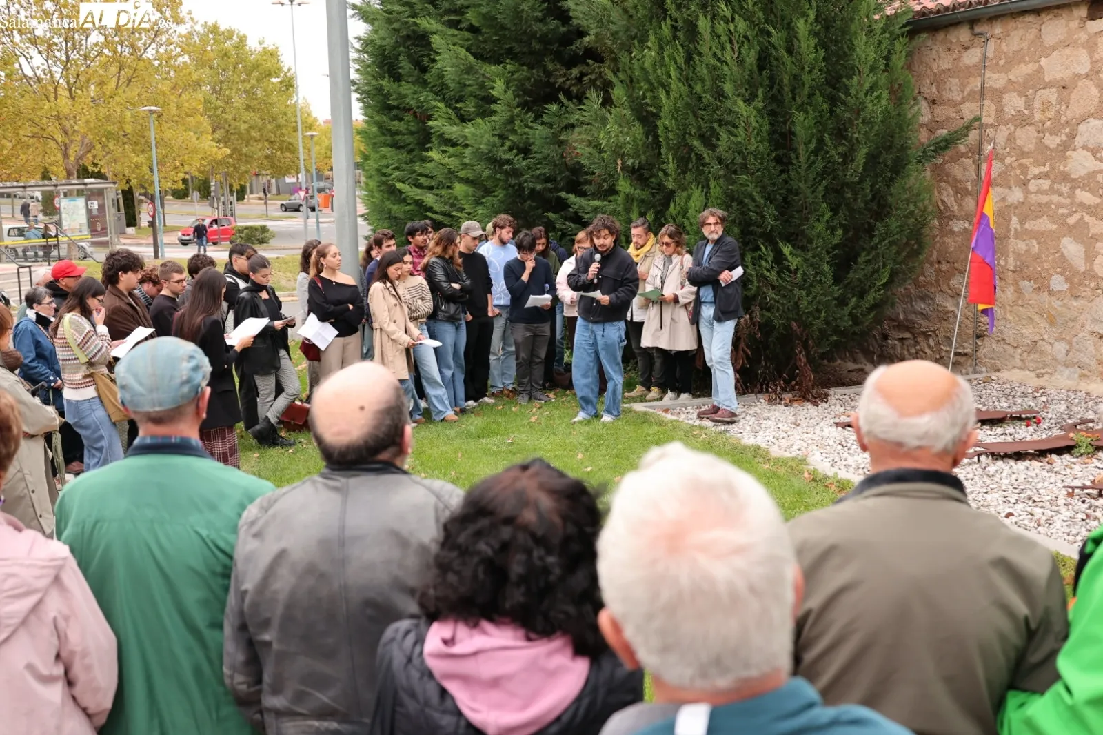 Salamanca recuerda a los 15 fusilados en la tapia del cementerio | Fotos: David Sañudo