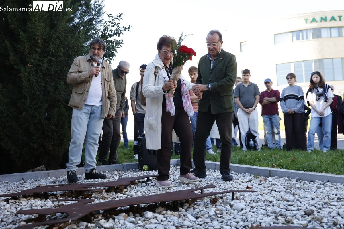 Homenaje a los fusilados en el cementerio de Salamanca el 23 de octubre