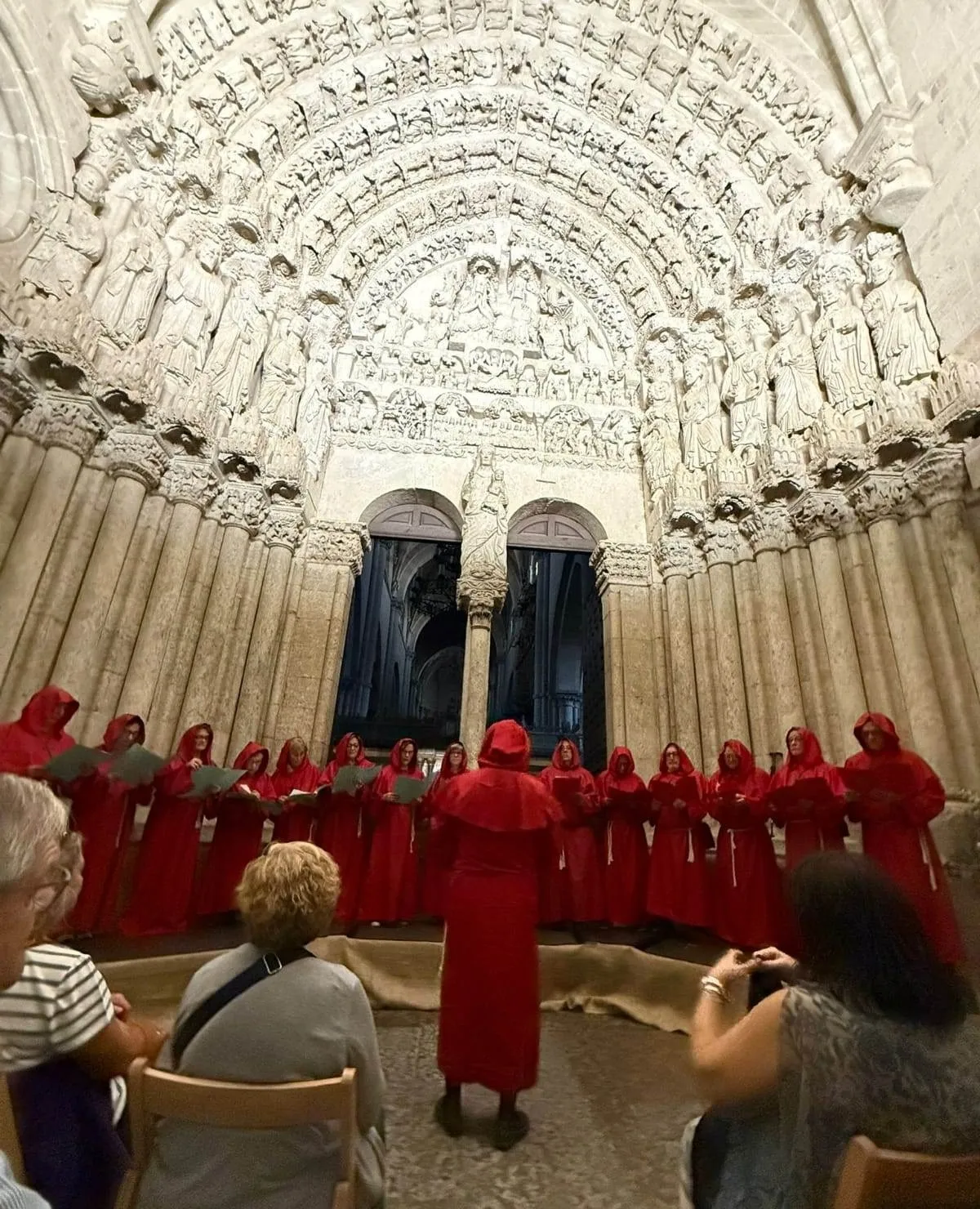 Foto 7 - La Coral se congratula del &ldquo;inimaginado &eacute;xito&rdquo; cosechado con sus Cantos en la Feria Medieval