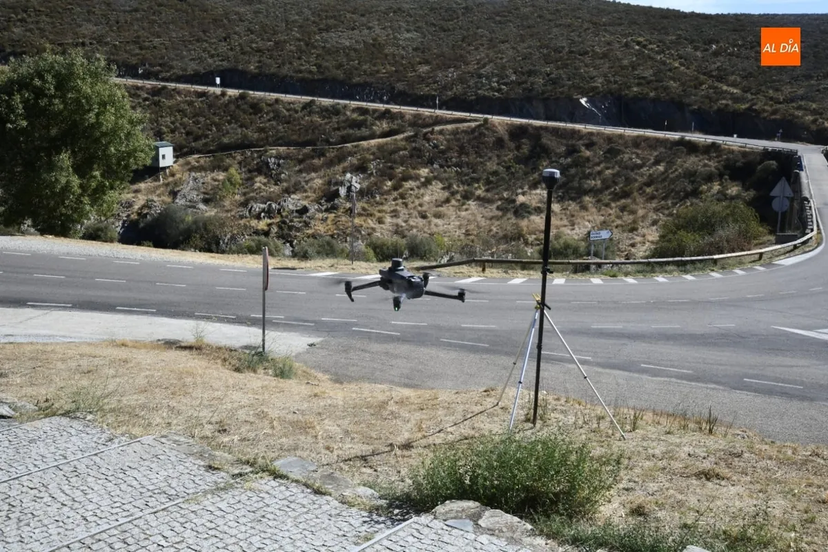 Foto 3 - Alumnos de un Master de la USAL se adentran en Siega Verde en pos de la preservaci&oacute;n del Yacimiento
