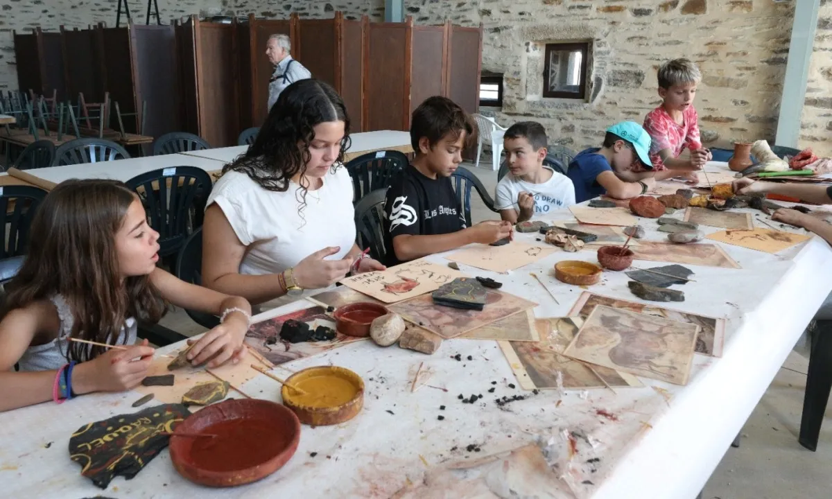 Foto 5 - Villar de la Yegua viaja al Paleol&iacute;tico con motivo del D&iacute;a Europeo del Arte Rupestre