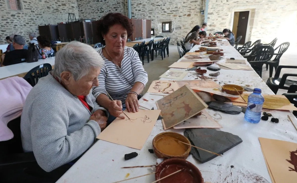 Foto 6 - Villar de la Yegua viaja al Paleol&iacute;tico con motivo del D&iacute;a Europeo del Arte Rupestre