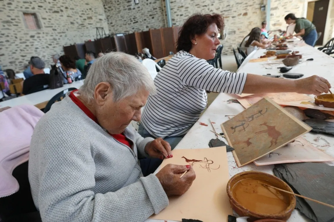Foto 9 - Villar de la Yegua viaja al Paleol&iacute;tico con motivo del D&iacute;a Europeo del Arte Rupestre