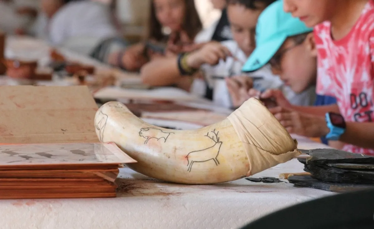 Foto 11 - Villar de la Yegua viaja al Paleol&iacute;tico con motivo del D&iacute;a Europeo del Arte Rupestre