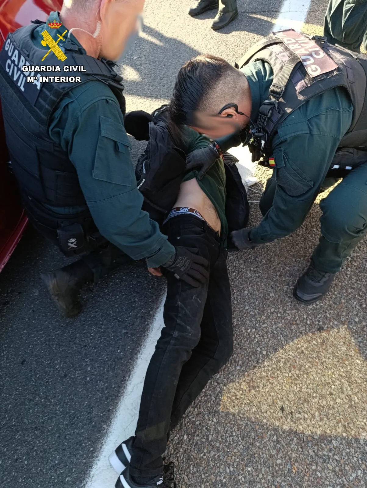 Foto 3 - FOTOS | Una persecuci&oacute;n por la A-66 y A-62 acaba con dos detenidos en Salamanca por robo de un coche y un arma