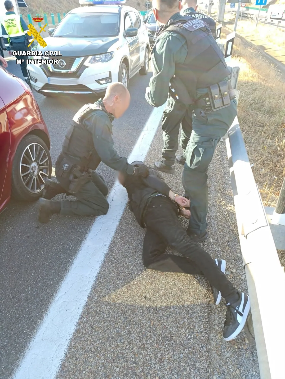 Foto 2 - FOTOS | Una persecuci&oacute;n por la A-66 y A-62 acaba con dos detenidos en Salamanca por robo de un coche y un arma
