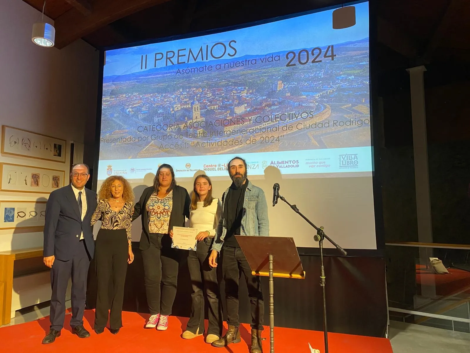 Foto 6 - Julete Moriche y el Taller de Teatro Intergeneracional recogen sus galardones