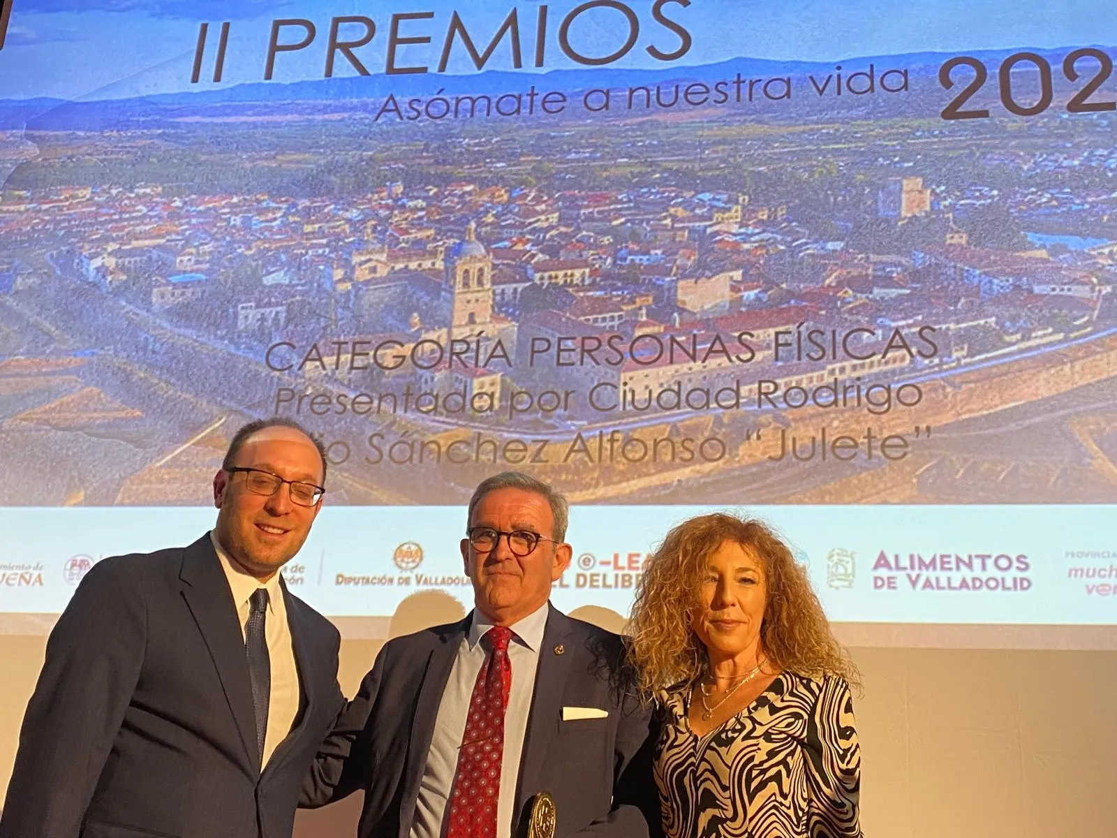 Foto 5 - Julete Moriche y el Taller de Teatro Intergeneracional recogen sus galardones