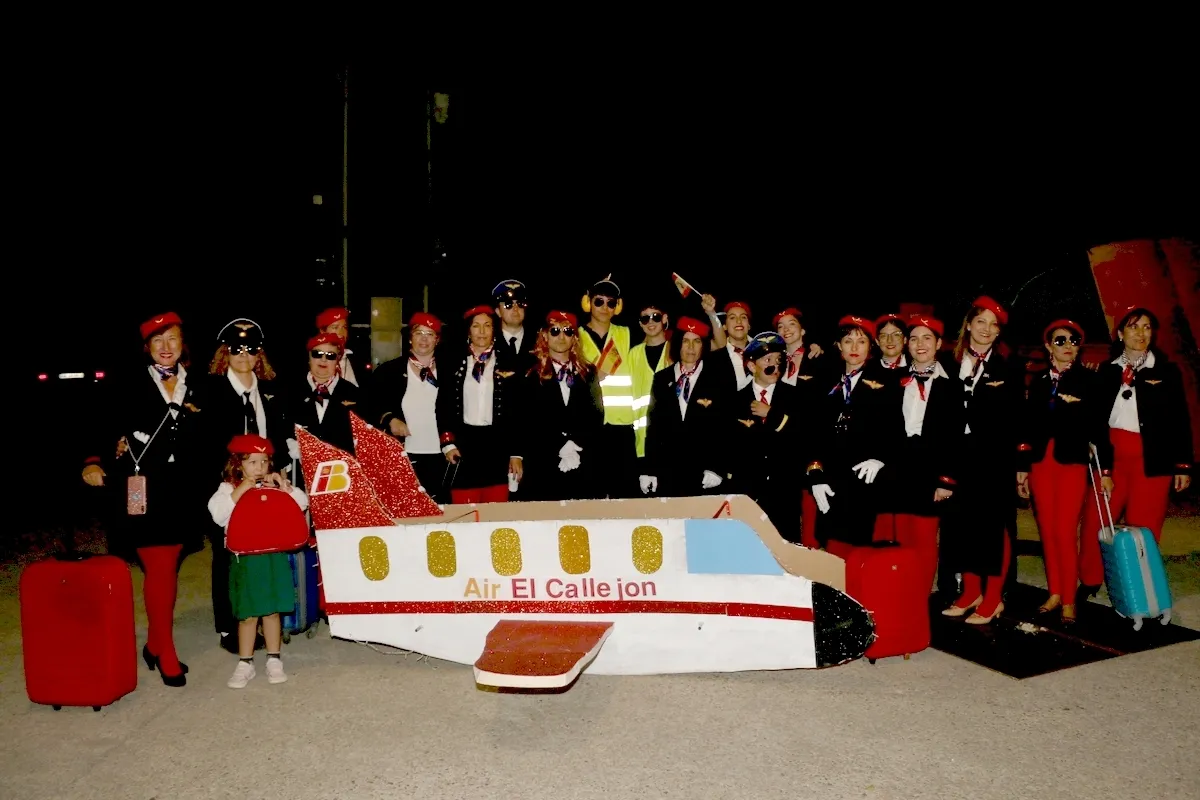 Animado desfile de carrozas y peñas en las Madrinas de Valderrodrigo / CORRAL