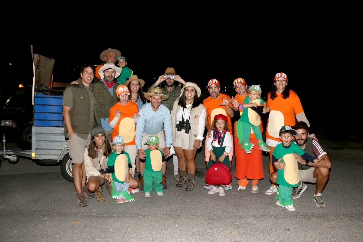 Animado desfile de carrozas y peñas en las Madrinas de Valderrodrigo / CORRAL