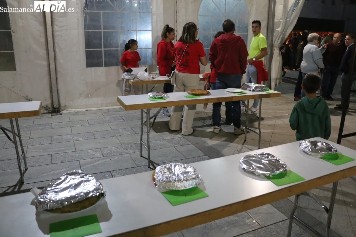 Animado concurso de tortillas para comenzar las fiestas de Santa Teresa / CORRAL