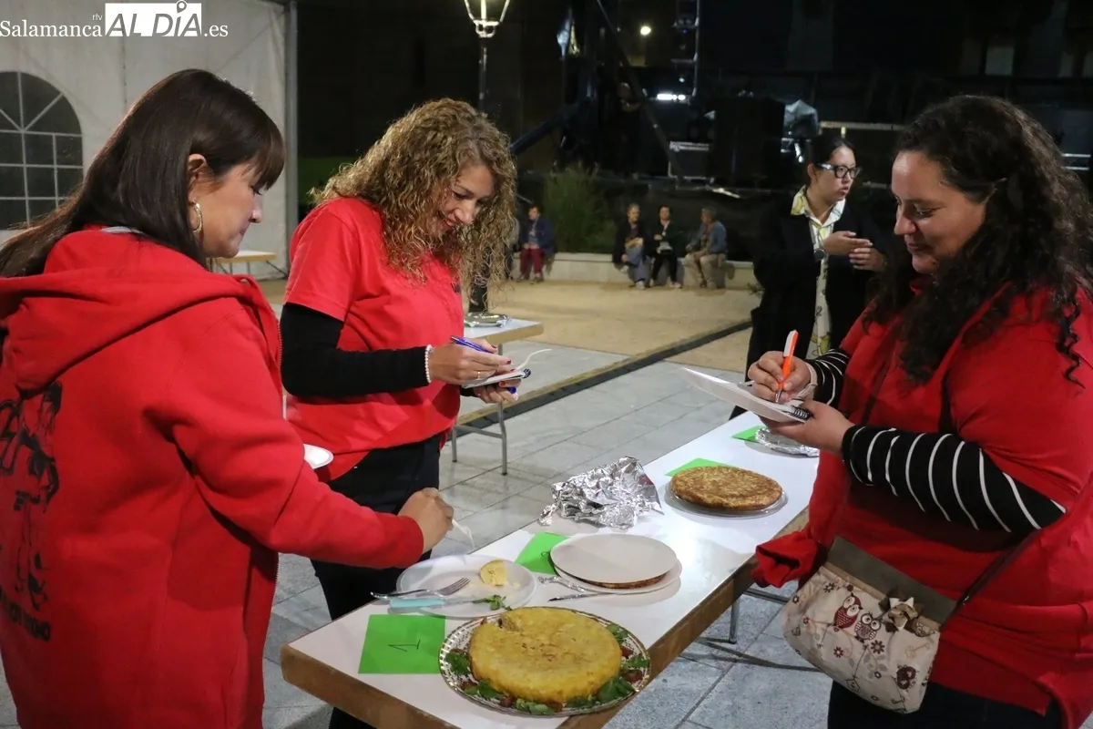 Animado concurso de tortillas para comenzar las fiestas de Santa Teresa / CORRAL
