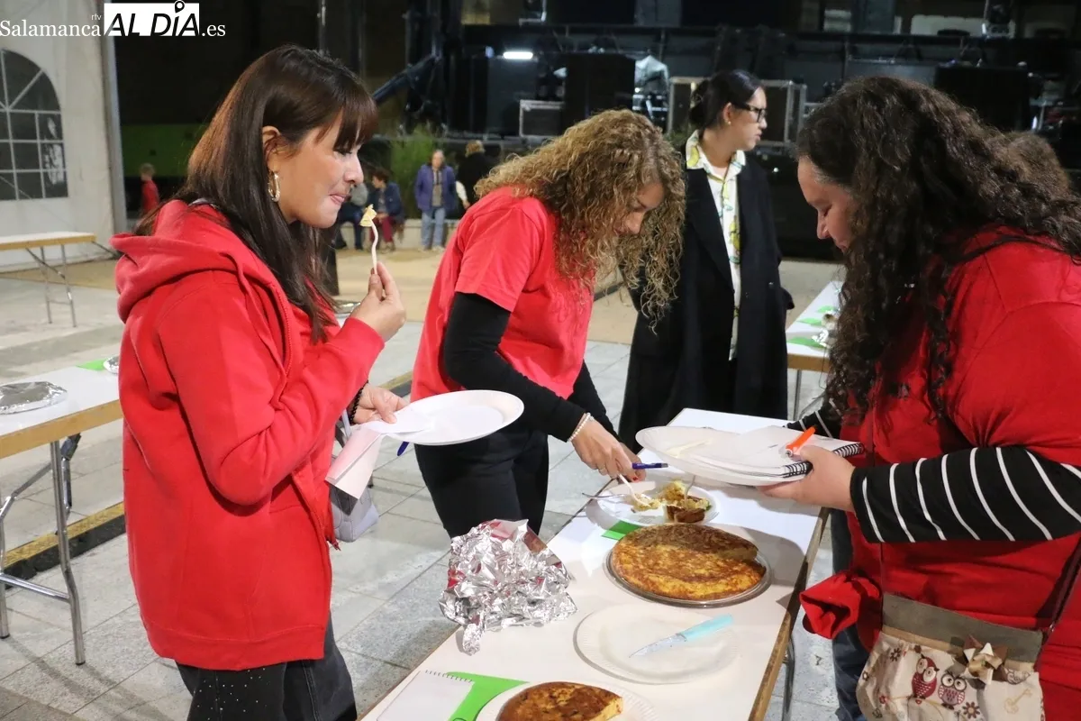 Animado concurso de tortillas para comenzar las fiestas de Santa Teresa / CORRAL