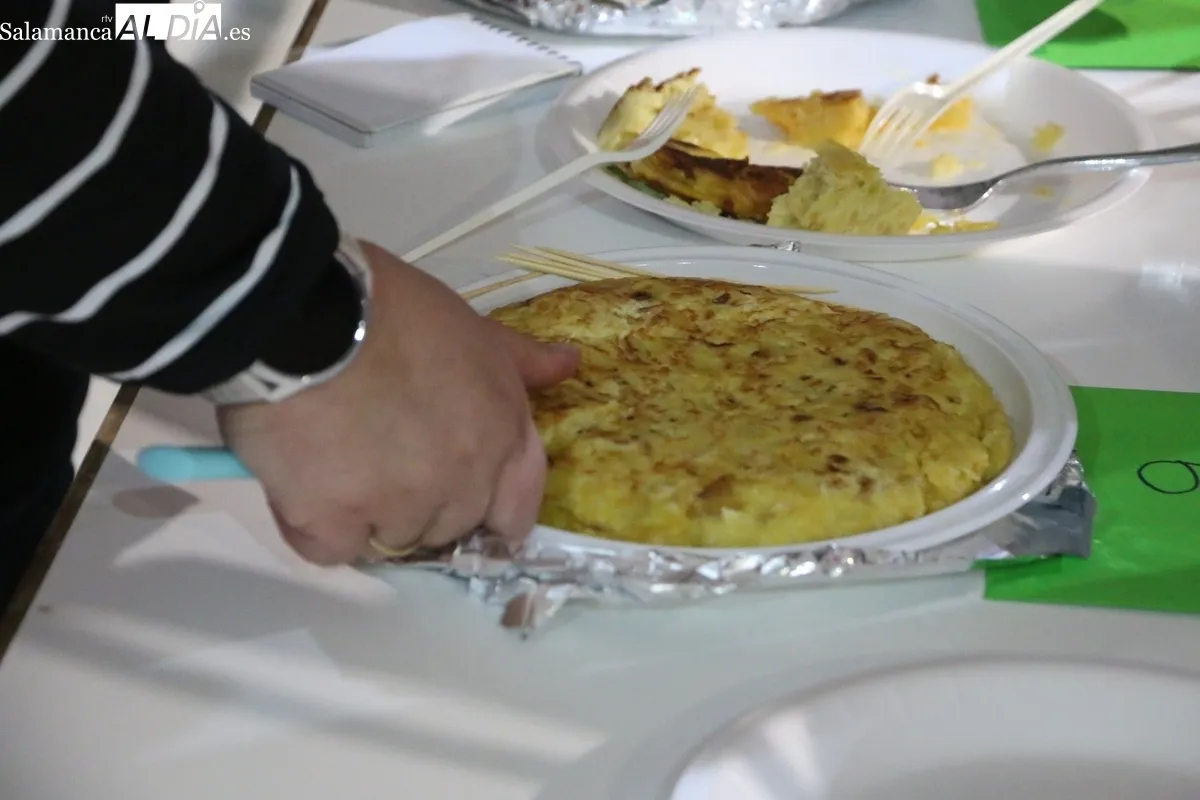 Animado concurso de tortillas para comenzar las fiestas de Santa Teresa / CORRAL