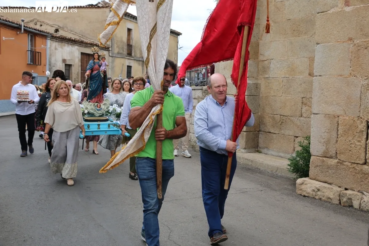Las madrinas Paula Martín y Natalia Prieto fueron las encargadas de presidir los actos en honor a la Virgen del Socorro / CORRAL