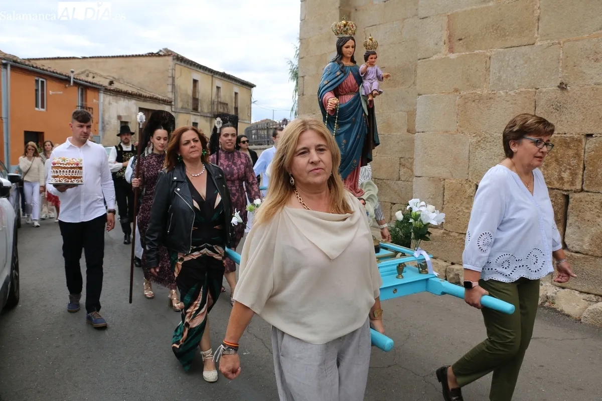 Las madrinas Paula Martín y Natalia Prieto fueron las encargadas de presidir los actos en honor a la Virgen del Socorro / CORRAL