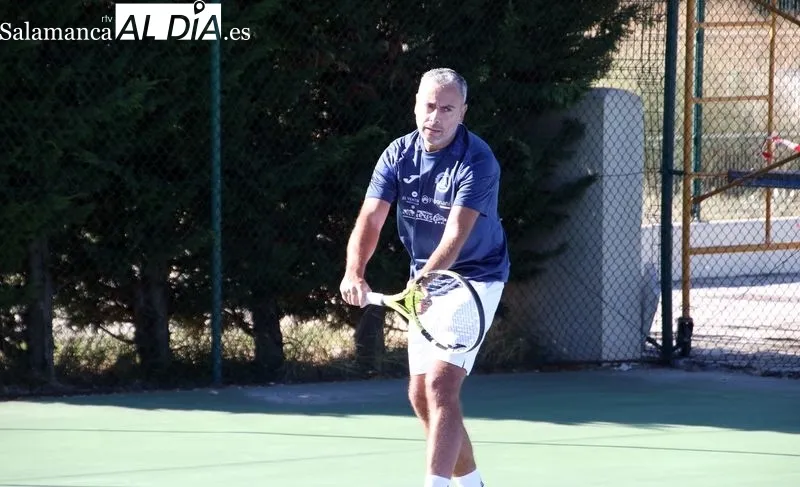 Foto 11 - El Club de Tenis Alba de Tormes se despide del sue&ntilde;o del ascenso ante un Nazaret intratable