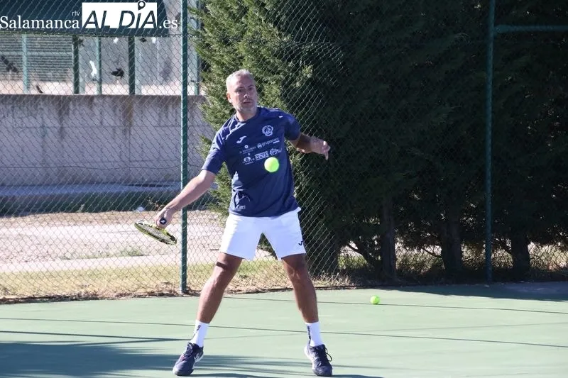 Foto 9 - El Club de Tenis Alba de Tormes se despide del sue&ntilde;o del ascenso ante un Nazaret intratable