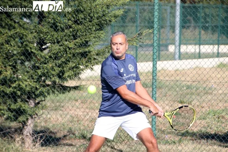 Foto 6 - El Club de Tenis Alba de Tormes se despide del sue&ntilde;o del ascenso ante un Nazaret intratable