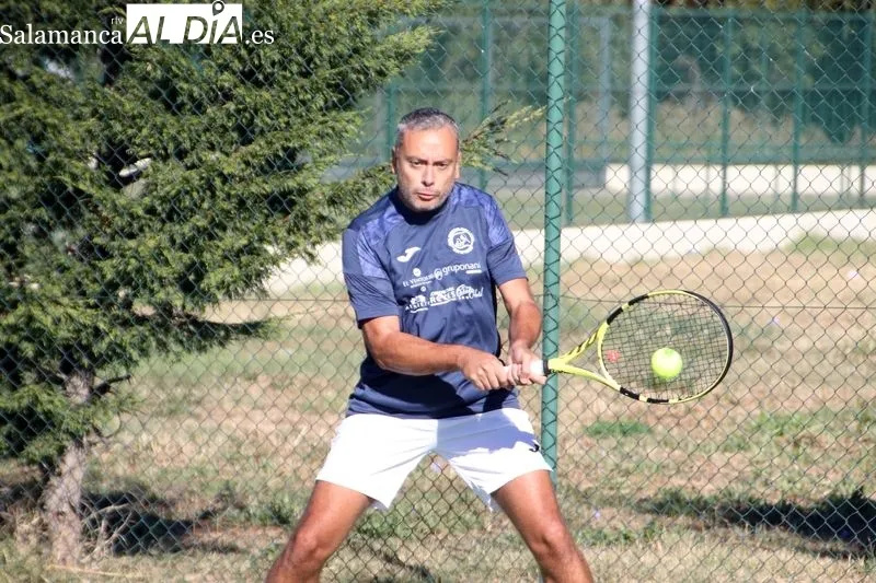 Foto 5 - El Club de Tenis Alba de Tormes se despide del sue&ntilde;o del ascenso ante un Nazaret intratable