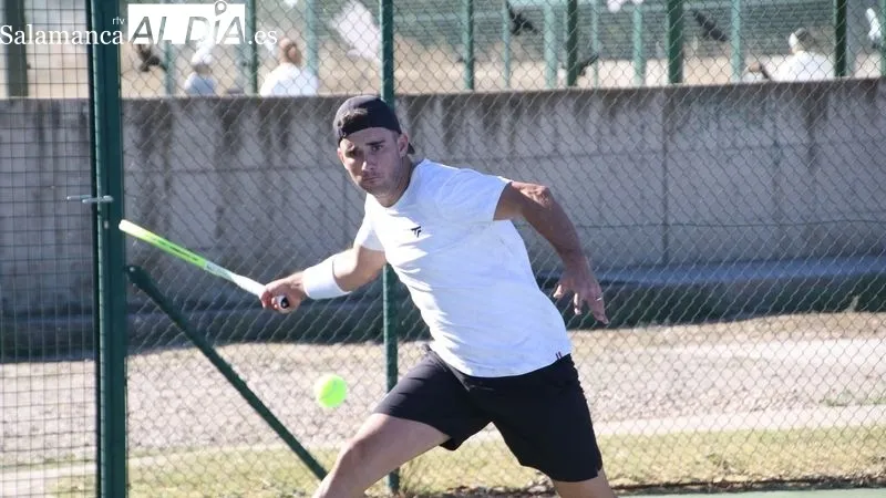 Foto 4 - El Club de Tenis Alba de Tormes se despide del sue&ntilde;o del ascenso ante un Nazaret intratable