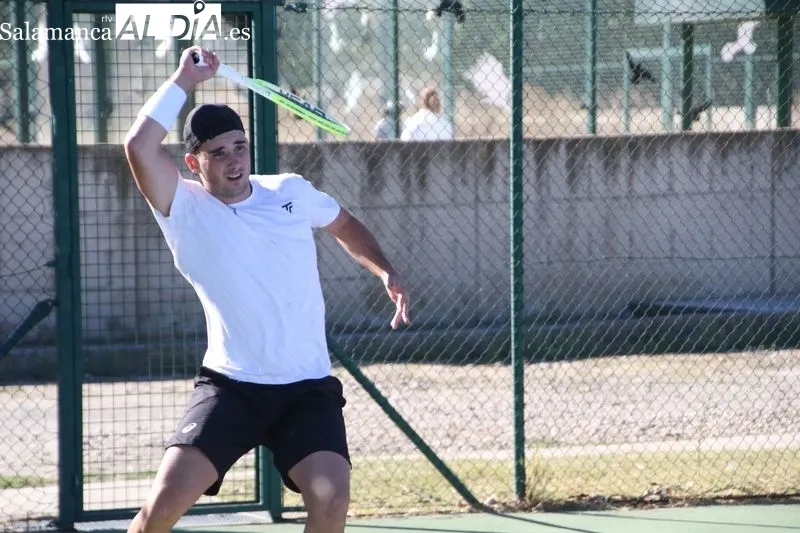 Foto 3 - El Club de Tenis Alba de Tormes se despide del sue&ntilde;o del ascenso ante un Nazaret intratable