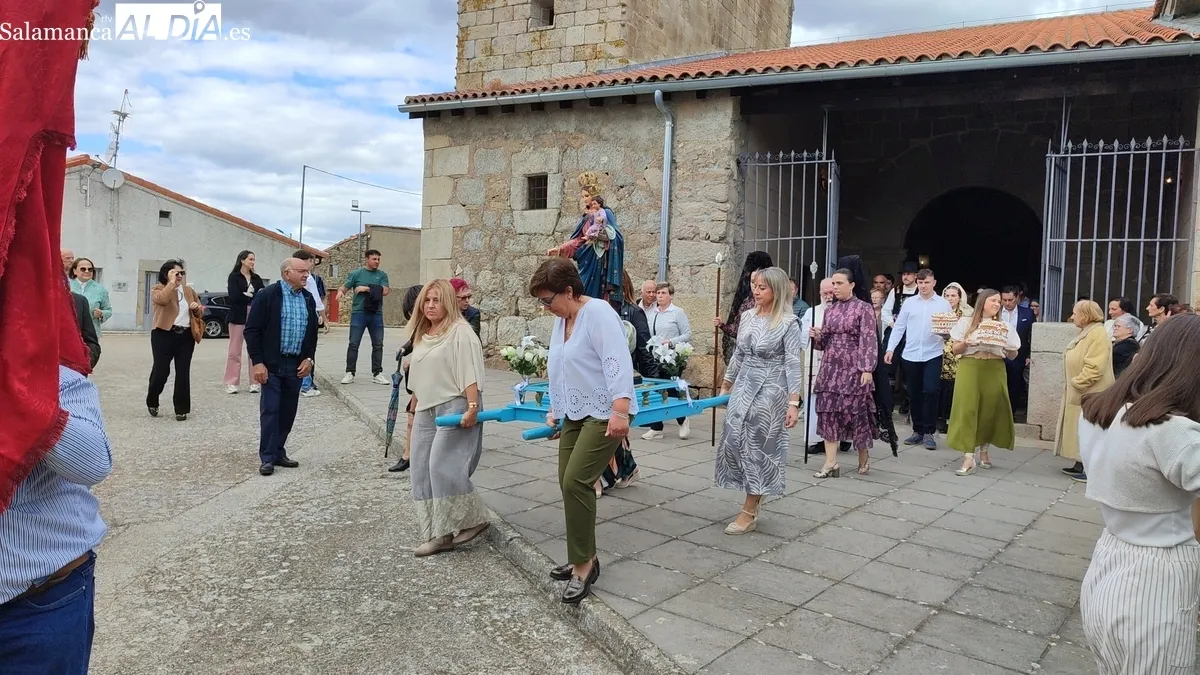Las madrinas Paula Martín y Natalia Prieto fueron las encargadas de presidir los actos en honor a la Virgen del Socorro / CORRAL