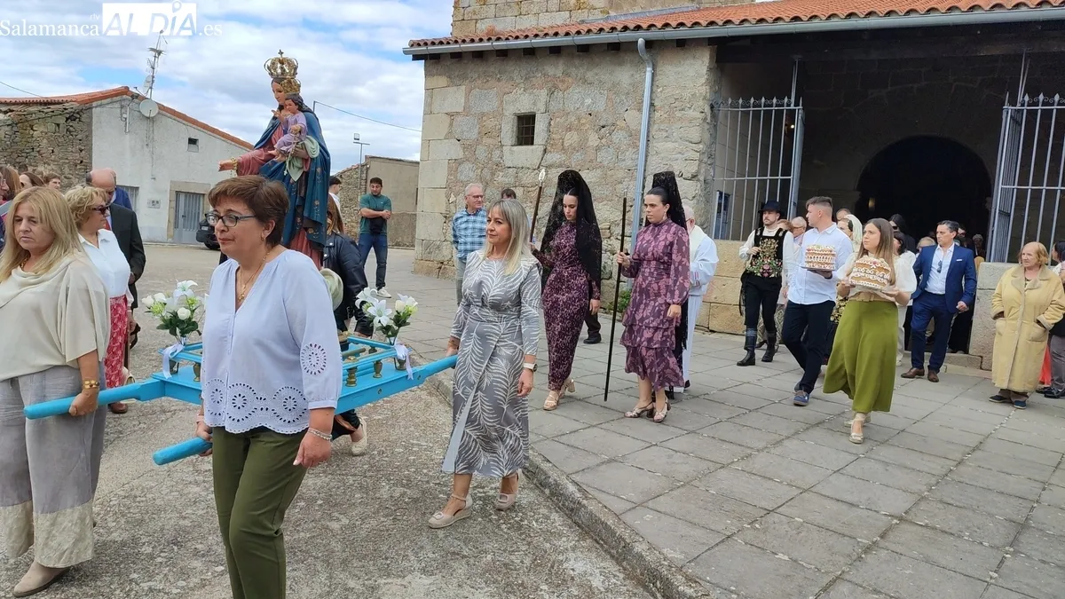 Las madrinas Paula Martín y Natalia Prieto fueron las encargadas de presidir los actos en honor a la Virgen del Socorro / CORRAL