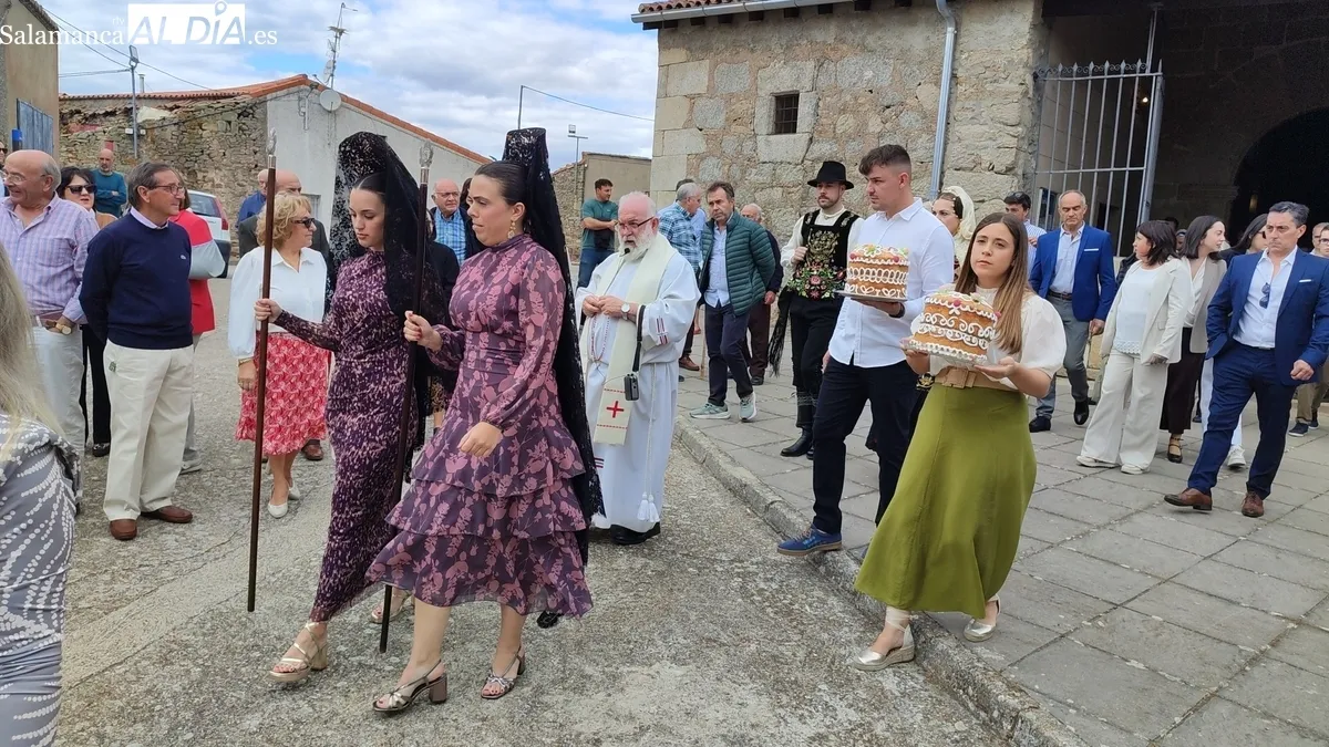 Las madrinas Paula Martín y Natalia Prieto fueron las encargadas de presidir los actos en honor a la Virgen del Socorro / CORRAL