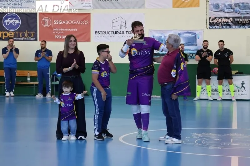 Foto 6 - Emotivo homenaje a Carlos Tejedor por sus 500 partidos con el Piensos Dur&aacute;n Albense