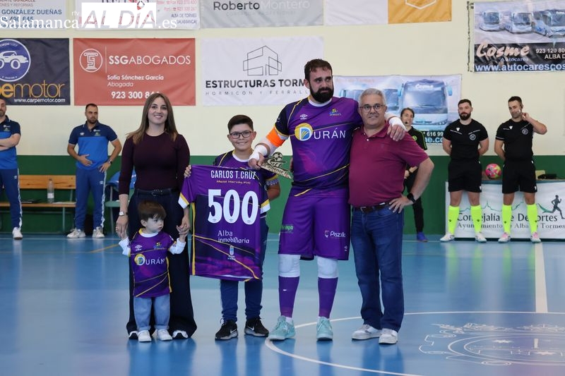 Emotivo homenaje a Carlos Tejedor por sus 500 partidos con el Piensos Durán Albense