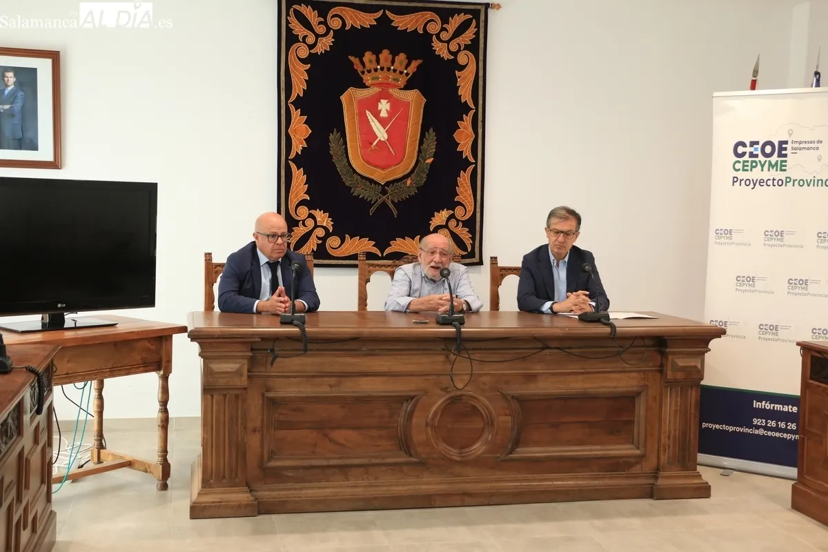 Acto de presentación del Programa Provincia de CEOE CEPYME en Vitigudino / CORRAL