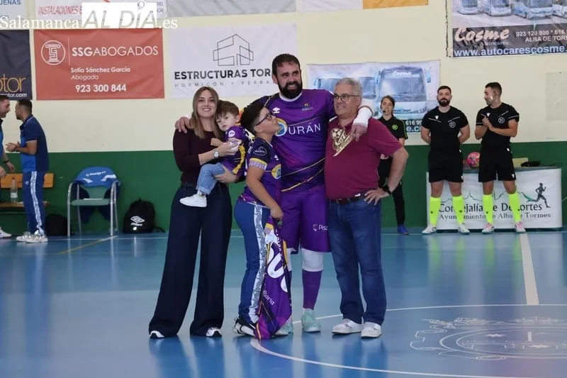 Foto 5 - Emotivo homenaje a Carlos Tejedor por sus 500 partidos con el Piensos Dur&aacute;n Albense