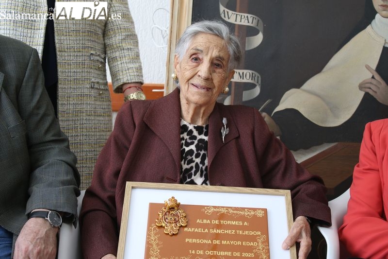 Alba de Tormes homenajea a Rafaela Sánchez por sus 99 años