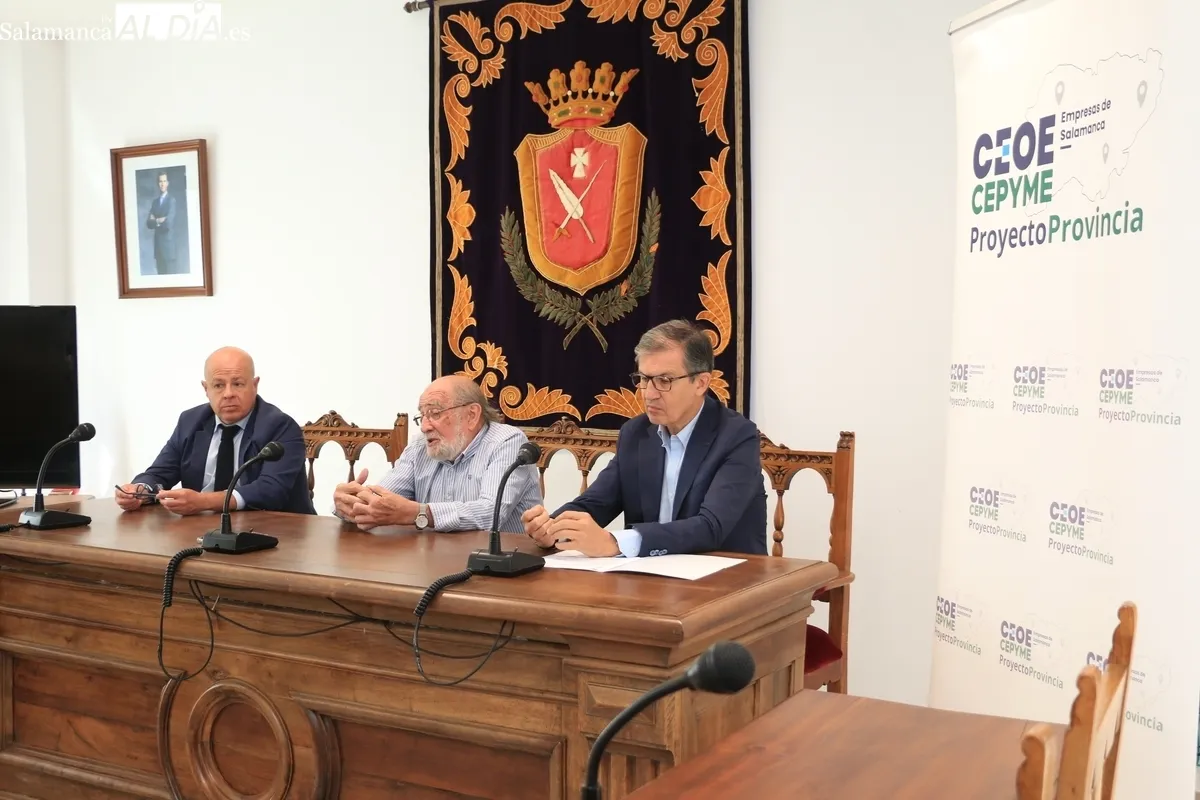 Acto de presentación del Programa Provincia de CEOE CEPYME en Vitigudino / CORRAL