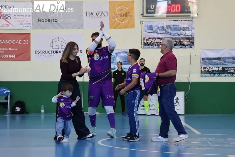 Foto 4 - Emotivo homenaje a Carlos Tejedor por sus 500 partidos con el Piensos Dur&aacute;n Albense