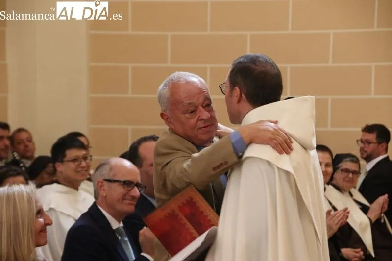 Foto 7 - Las palabras del prior Miguel &Aacute;ngel Gonz&aacute;lez como Hijo Adoptivo de Alba: "Regalo este honor a la Santa"