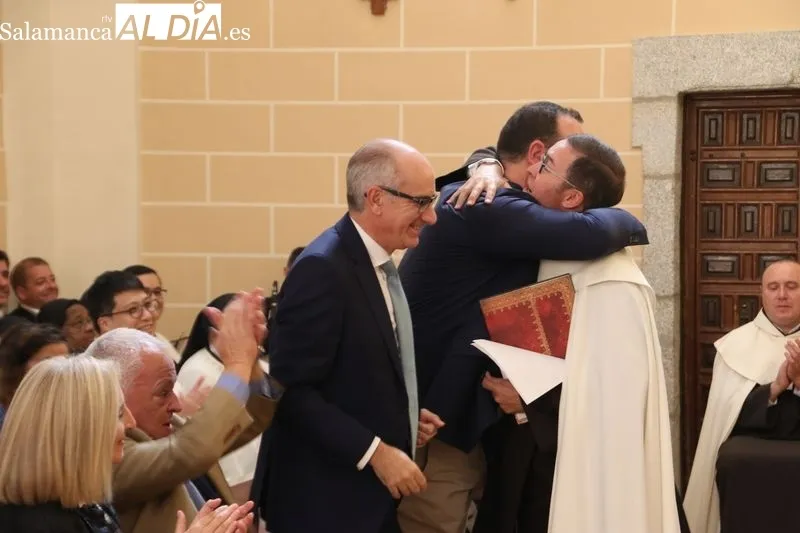 Foto 5 - Las palabras del prior Miguel &Aacute;ngel Gonz&aacute;lez como Hijo Adoptivo de Alba: "Regalo este honor a la Santa"