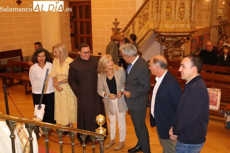 Foto 2 - Alba de Tormes recupera el esplendor de las esculturas de Santa Teresa y San Juan de la Cruz de la Orden de Carmelitas Descalzos