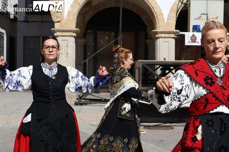 Foto 3 - La Feria del Barro de Alba de Tormes abre su quinta edici&oacute;n con artesanos de toda Espa&ntilde;a