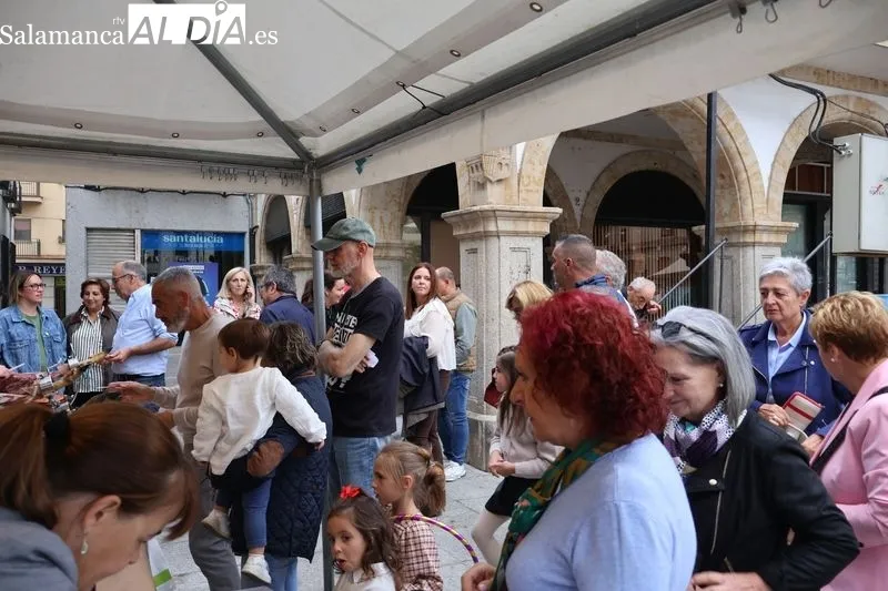 Foto 11 - Solidaridad y tradici&oacute;n en la Feria del Barro: m&aacute;s de 1.800 euros recaudados en el corte de jam&oacute;n solidario