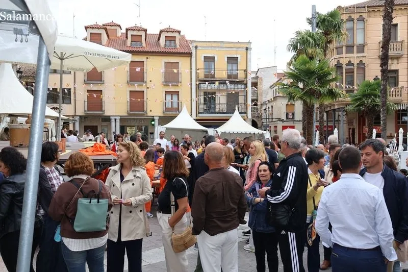 Foto 2 - Solidaridad y tradici&oacute;n en la Feria del Barro: m&aacute;s de 1.800 euros recaudados en el corte de jam&oacute;n solidario