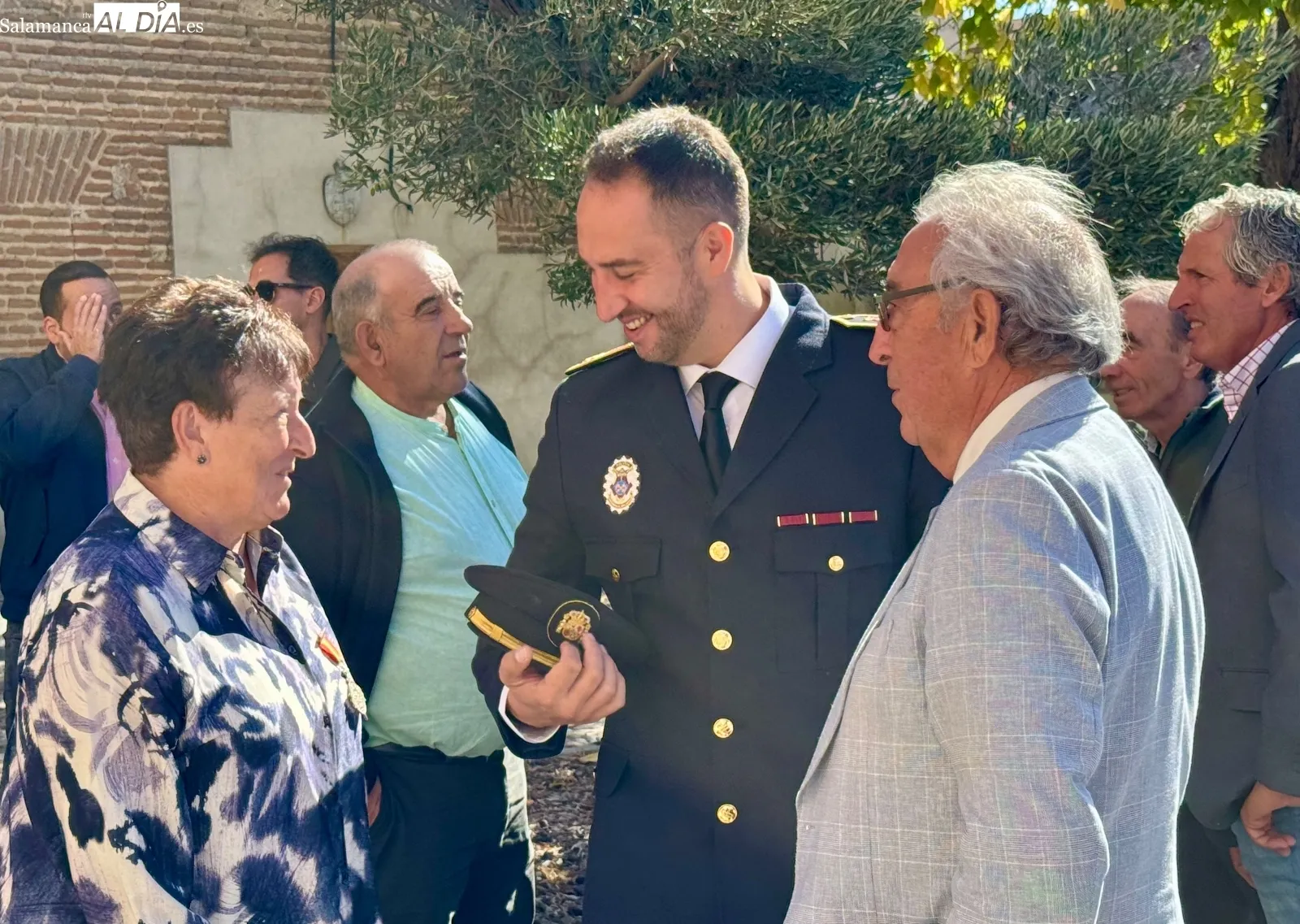 Foto 11 - Pe&ntilde;aranda acompa&ntilde;a a la Guardia Civil en su d&iacute;a grande