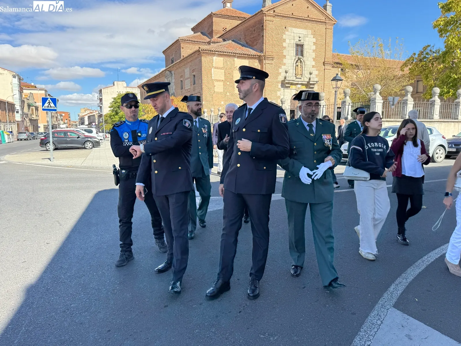 Foto 3 - Pe&ntilde;aranda acompa&ntilde;a a la Guardia Civil en su d&iacute;a grande