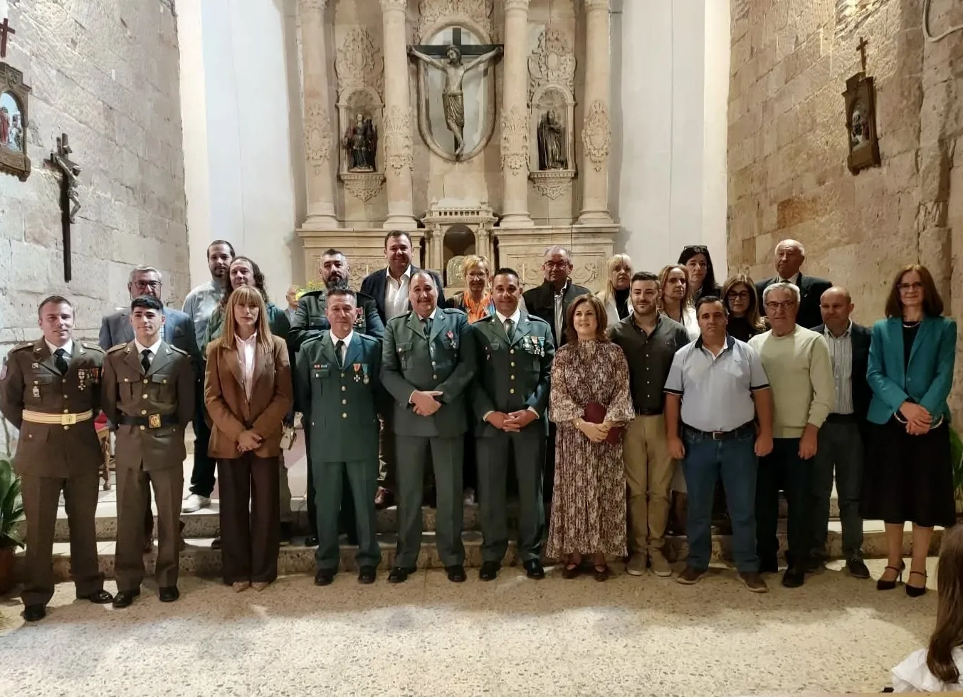 Foto 2 - Cari&ntilde;o y emoci&oacute;n para arropar a la Guardia Civil en Villoria, con un recuperado pasacalles y multitudinario festejo en honor a la Virgen del Pilar