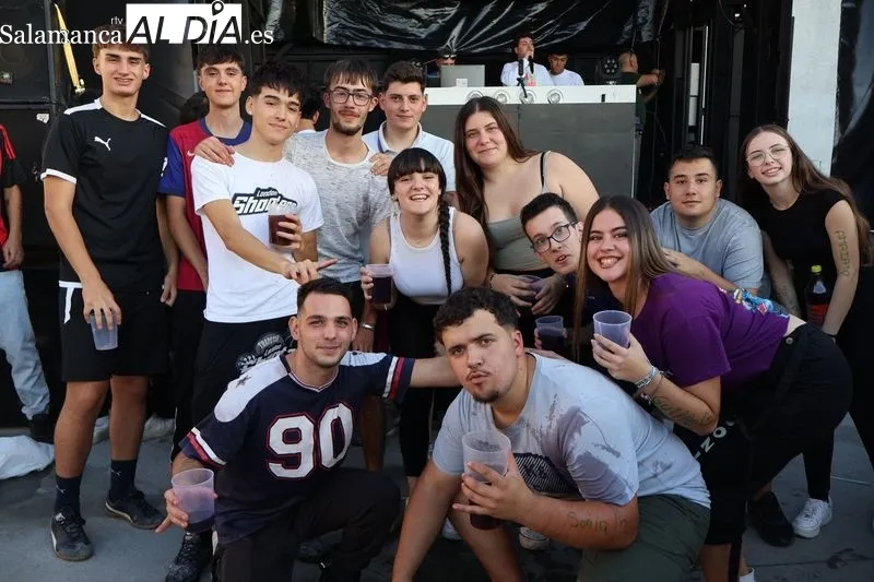 Foto 17 - El Chupinazo da inicio a las Fiestas de Santa Teresa con la m&uacute;sica de los DJ&rsquo;s locales