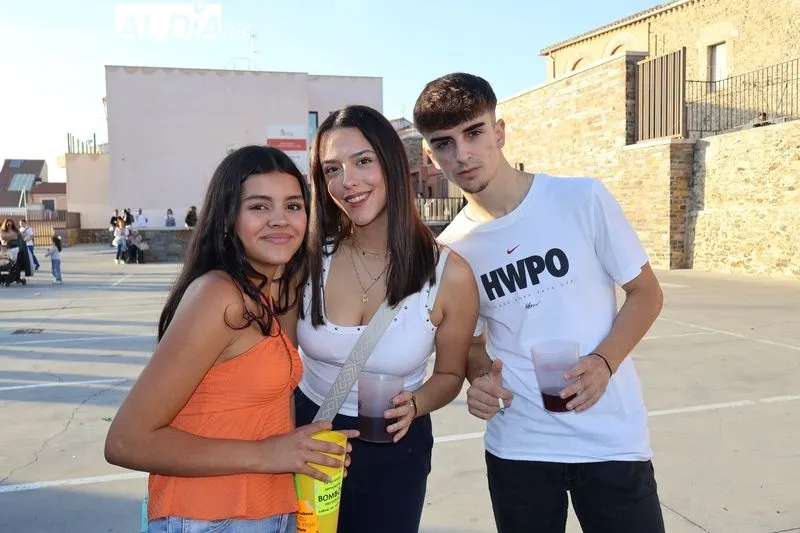 Foto 14 - El Chupinazo da inicio a las Fiestas de Santa Teresa con la m&uacute;sica de los DJ&rsquo;s locales