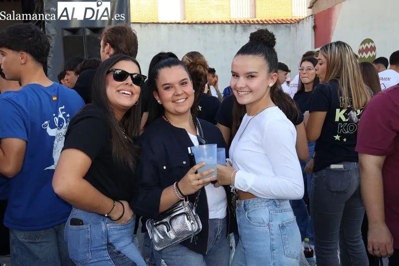 Foto 9 - El Chupinazo da inicio a las Fiestas de Santa Teresa con la m&uacute;sica de los DJ&rsquo;s locales