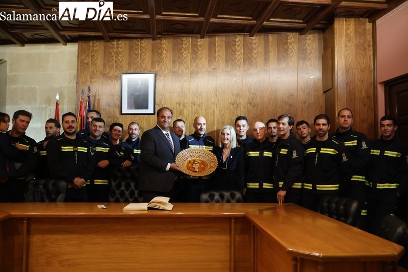 Bomberos de la Diputación dan el pregón de Fiestas de Alba